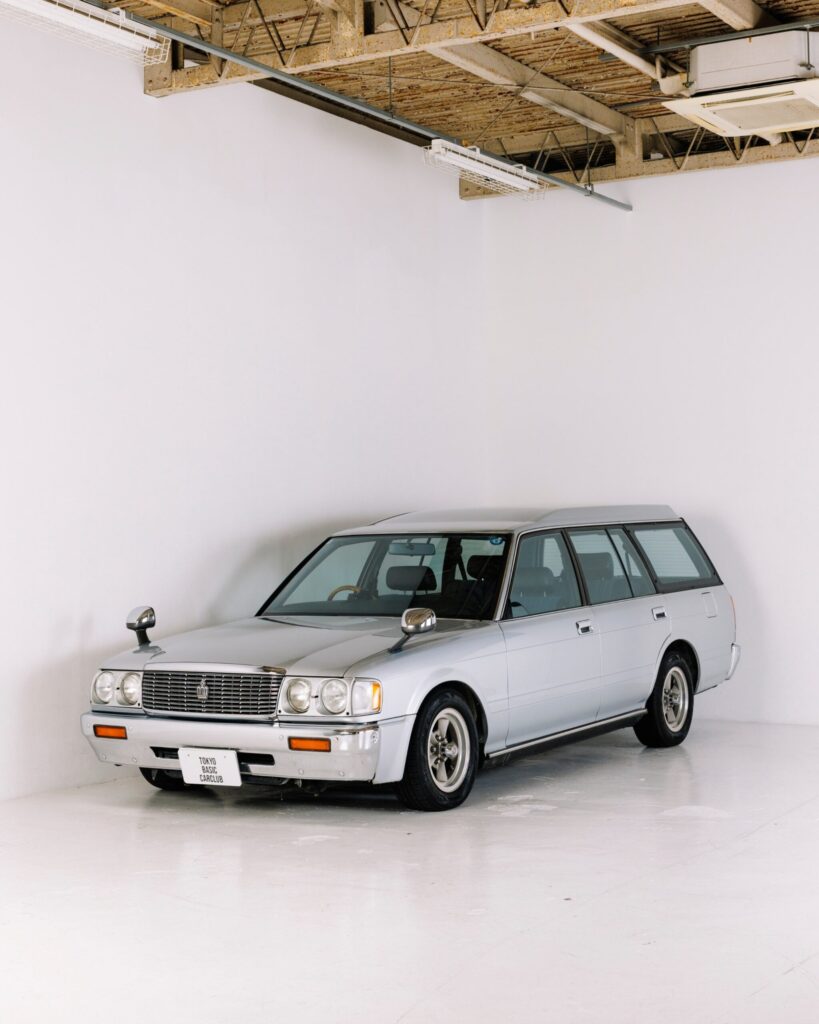 CROWN VAN